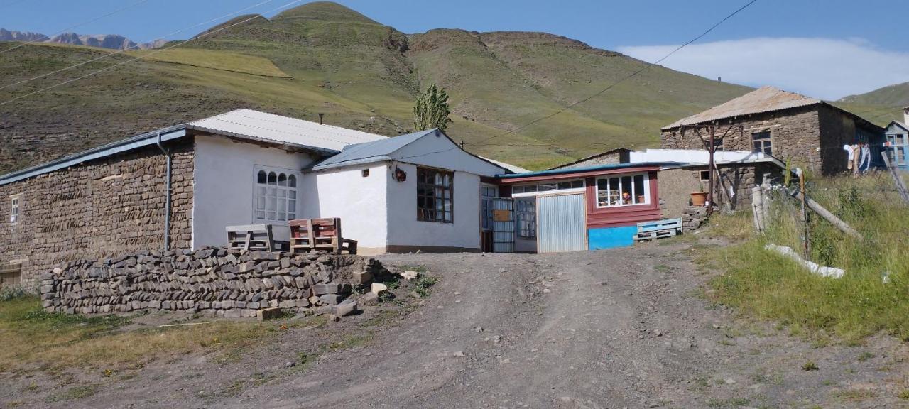 Zaur Guest Hause Hotel Xinaliq Bagian luar foto